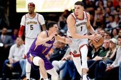 开云体育app-法国队碾压英格兰队，马龙关键制胜