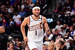 开云体育中国-步行者绝杀加拿大男篮，布克送出助攻