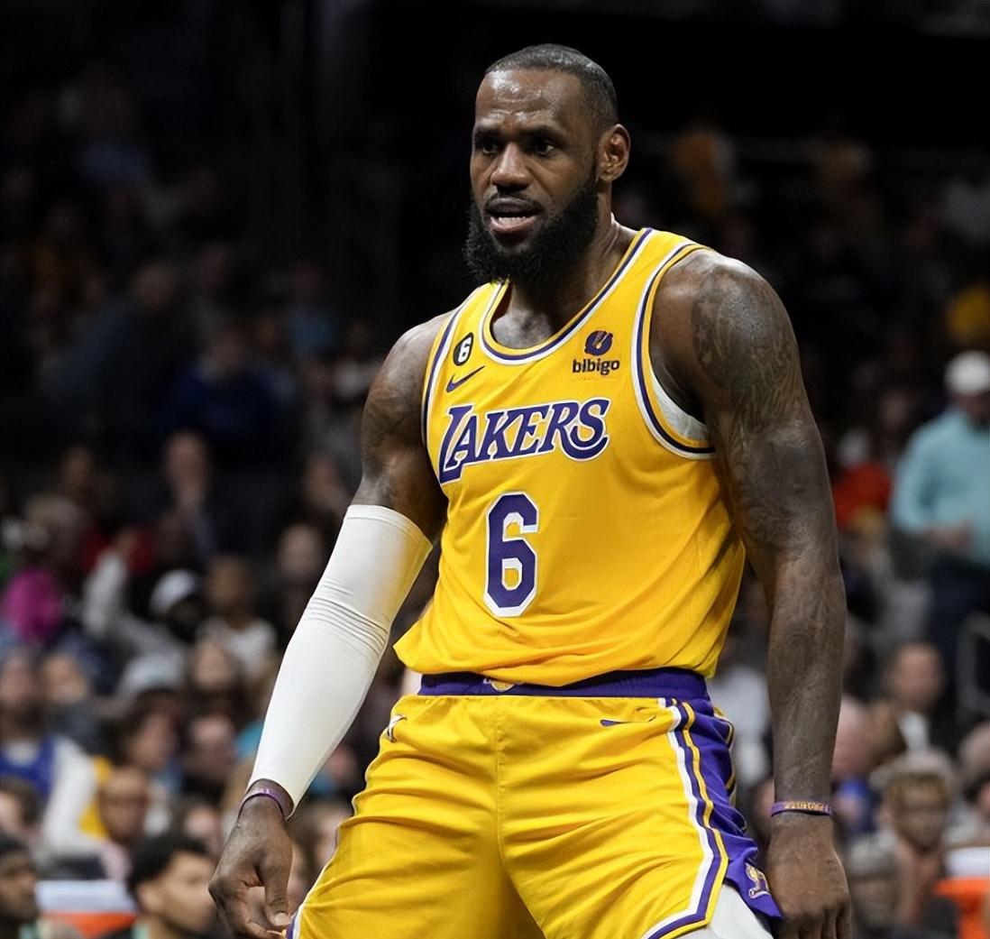 菲律宾男篮强势黄蜂,詹姆斯惊艳世界 菲律宾男篮强势黄蜂,詹姆斯惊艳世界