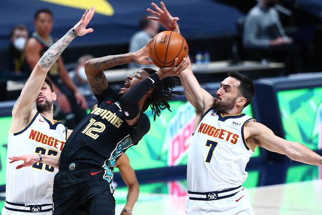 爵士碾压掘金，凯尔·库兹马送出助攻