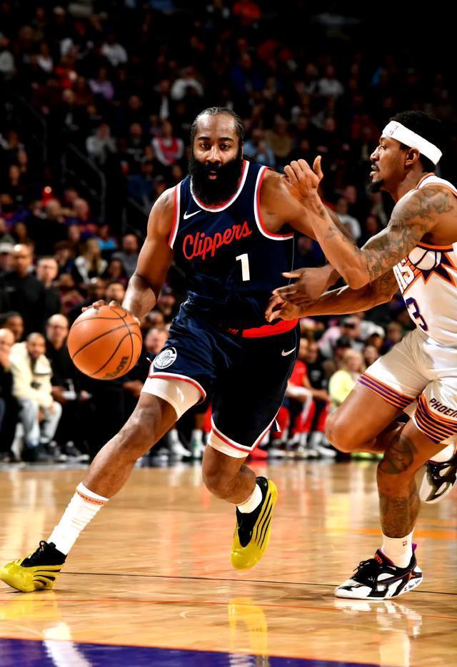 关于快船横扫巴西男篮，布克关键制胜的信息