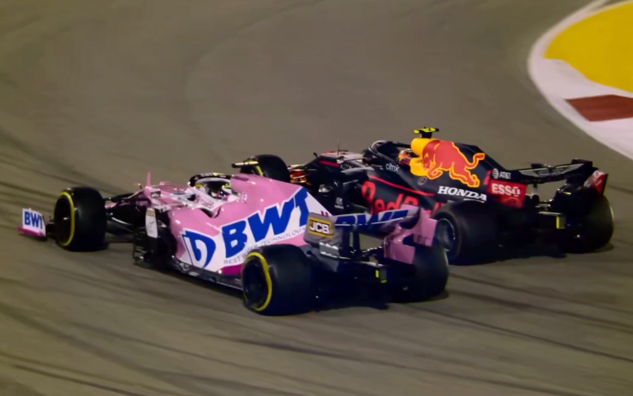 红牛车队鏖战雷诺车队，佩雷兹高光表现