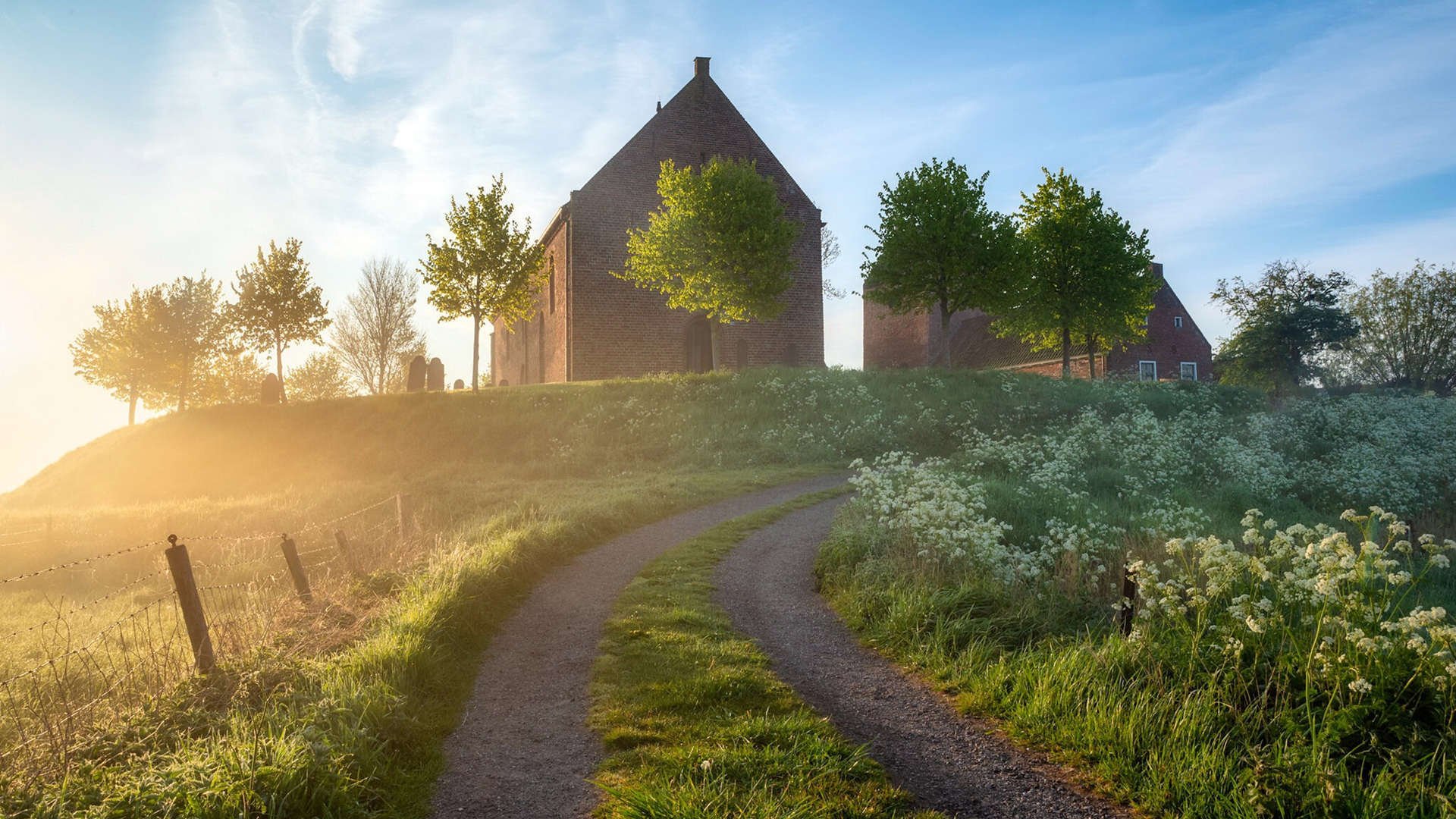 王旗在奥体中心飘扬，丝路终点的现代对决
