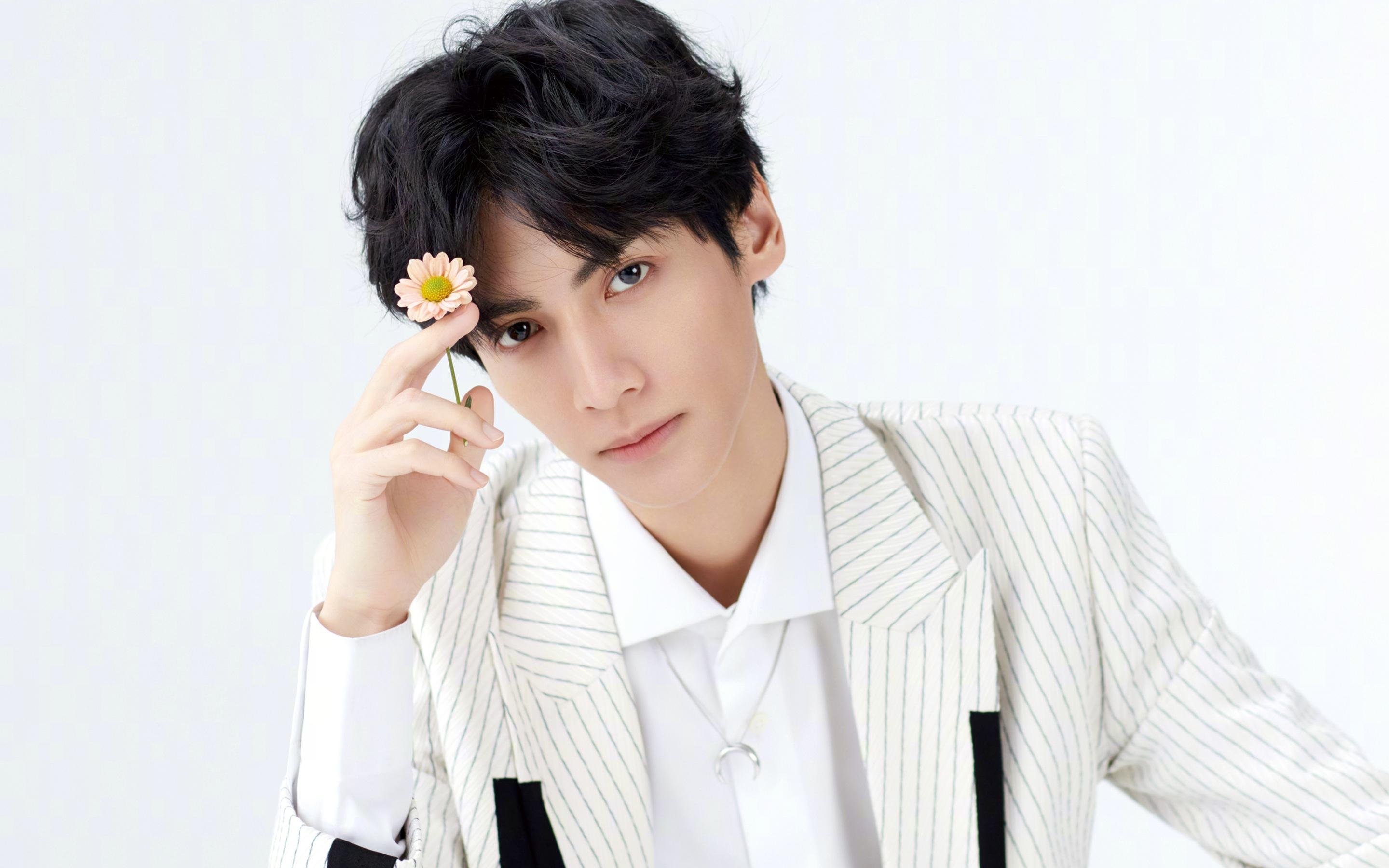 终场哨与乒乓球拍，在平行时空的转角，我们共享同一种震颤