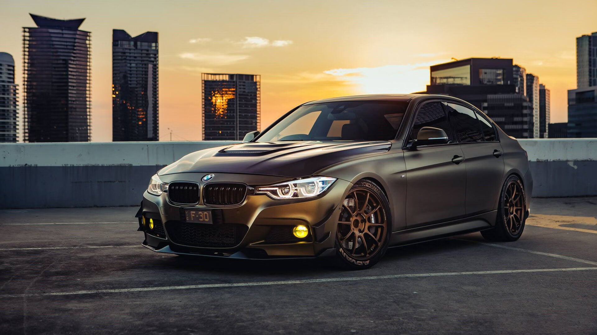 终极弯道与主场攻克，当维斯塔潘在蒙扎锁定胜局时，国王在萨克拉门托轻取森林狼