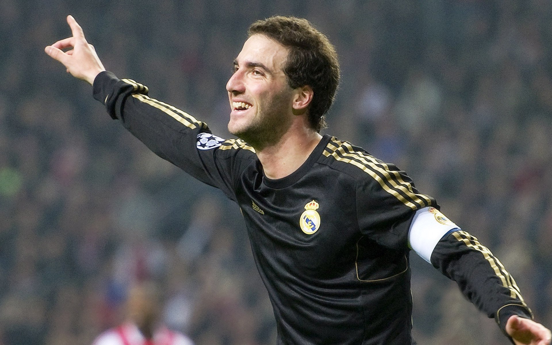 双线终极对决，维斯塔潘的赛道与班凯罗的禁区，今夜谁主沉浮？