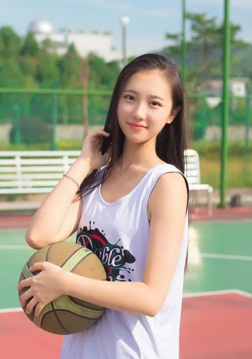 死亡之组的独奏曲,当罗马尼亚的铁骑踏破北非雄狮,贝林厄姆在2026世界杯A组写下唯一的神谕